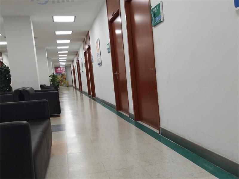 公司PVC地面清洗打蠟